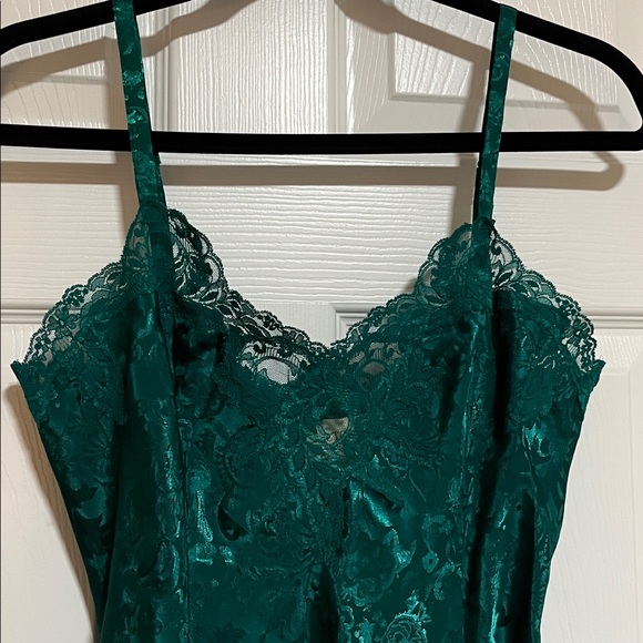 Vintage Victoria’s Secret Slip - Picture 2 of 8